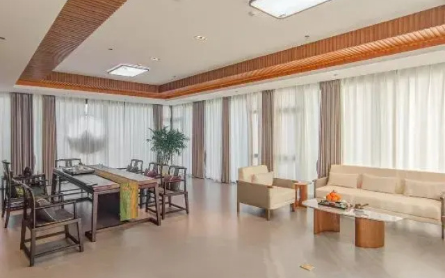 Taihu Qianxi Ju · Hideaway Streamside Secret Realm · Pool Garden Resort Inn