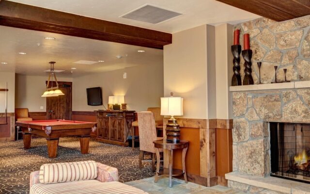 Crystal Peak Lodge 2 Bedroom Ski in, Ski out Slopeside Condo at the Base of Peak 7