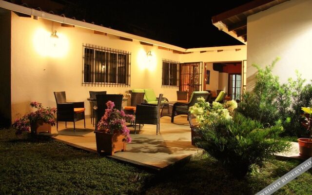 El Mirador Suites and Lounge