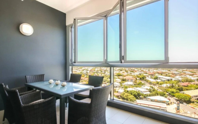 2 Bedroom Riverside Apartment in Hamilton Portside