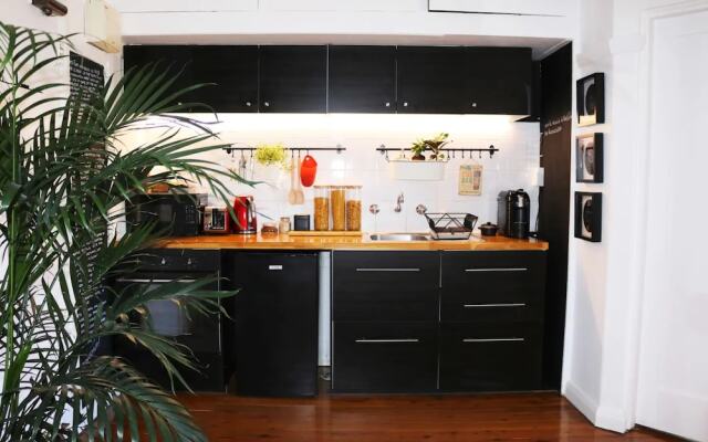 Studio Flat with Shared Rooftop Terrace