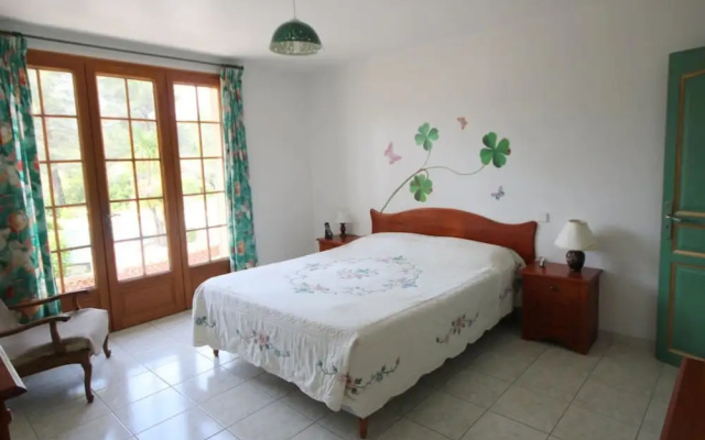 Charming Villa in Salernes France With Parking Space