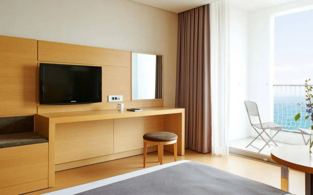 The Suites Hotel Naksan