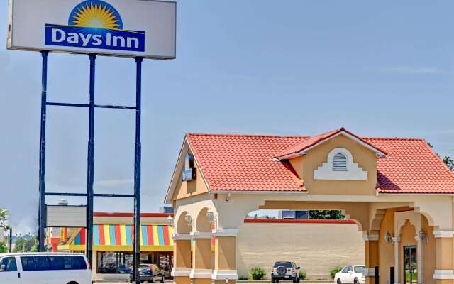 Days Inn by Wyndham Louisville Airport Fair and Expo Center