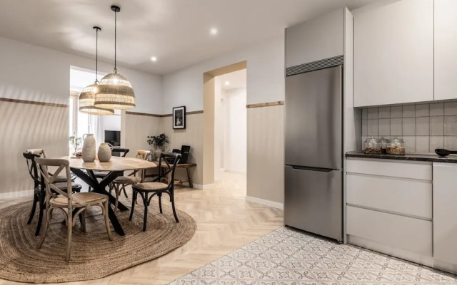 Garos - 2 Bedrooms in Malasa a