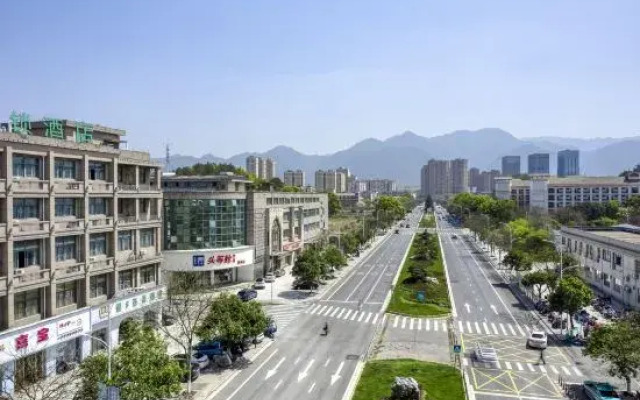 Heng 8 Chain Hotel (Tonglu Xuesheng Road)