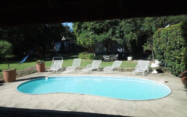 Lilac Lodge-Purple House