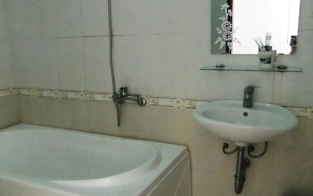 Eena Hotel