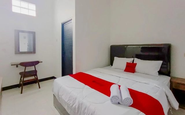 RedDoorz Syariah near RSUD Kajen Pekalongan – Guest Rooms – Karanganyar