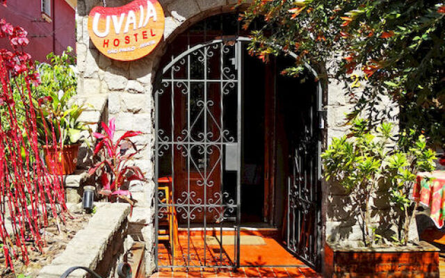 Uvaia Hostel