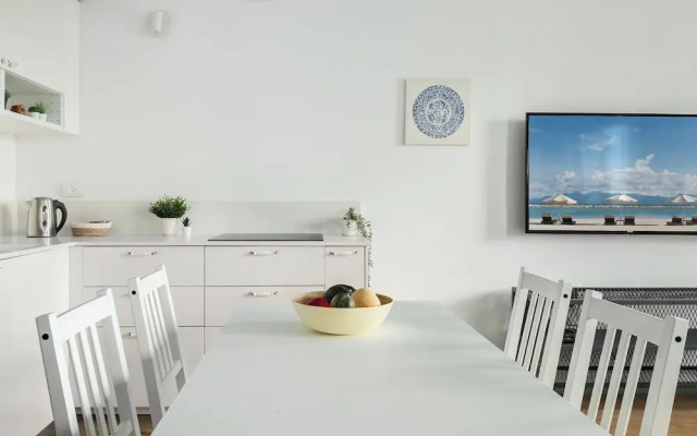 Jaffa Beachfront Studio by Sea N' Rent