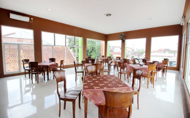 RedDoorz Plus @ Timoho