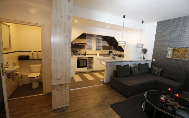 Cote Riviera Luxe Lake