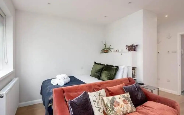 Stylish Brixton Hill Studio With Modern Charm