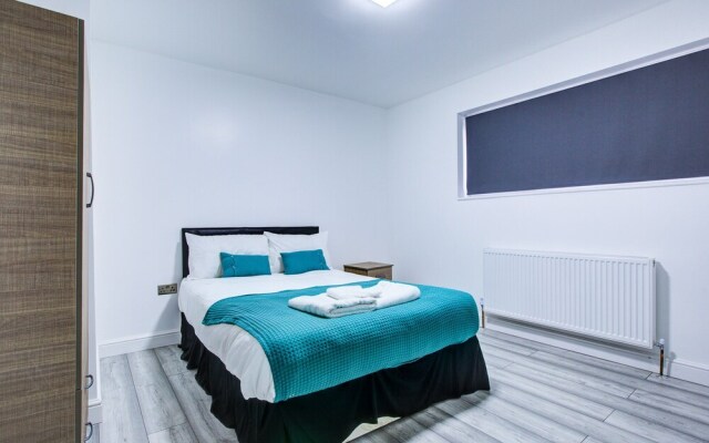 6 - 7 Beds-sleeps 12-elizabeth Line-free Parking