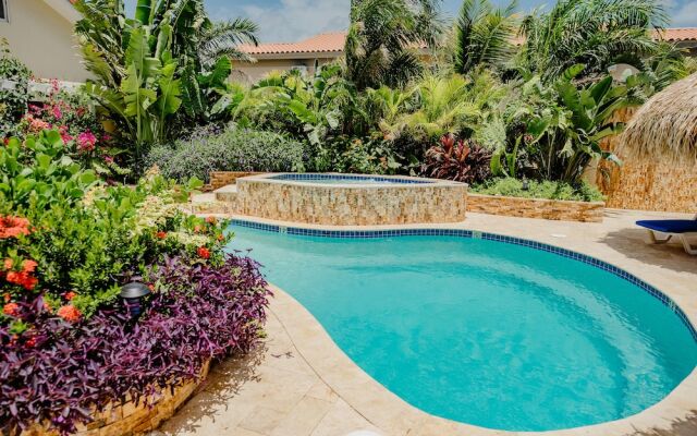 Modern 1-bedroom-apartment 2 km From Eagle Beach