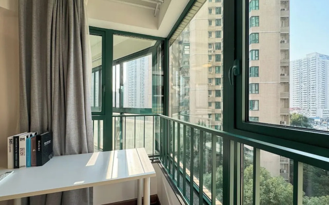 Tyms 2BR Apt Near ITC Xujiahui Line1 11