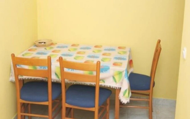 Slavica - Free Parking - A1 Mali