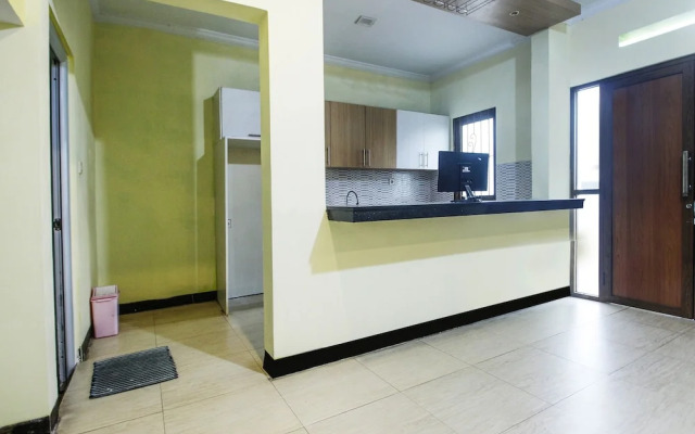 OYO Life 91606 Nadin Guest House Syariah