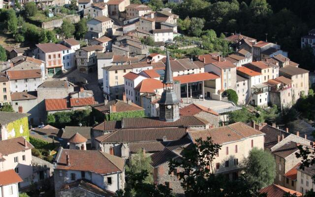 Studio Malou avec cuisine toute équipée et terrasse aménagée