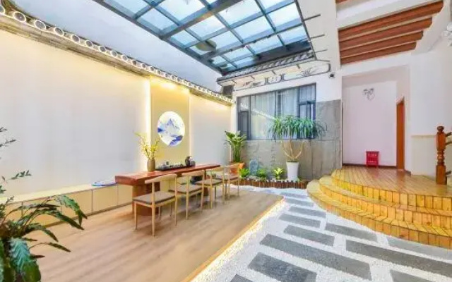 Meet Huakai Smart Homestay (Dali Ancient City South Gate Branch)
