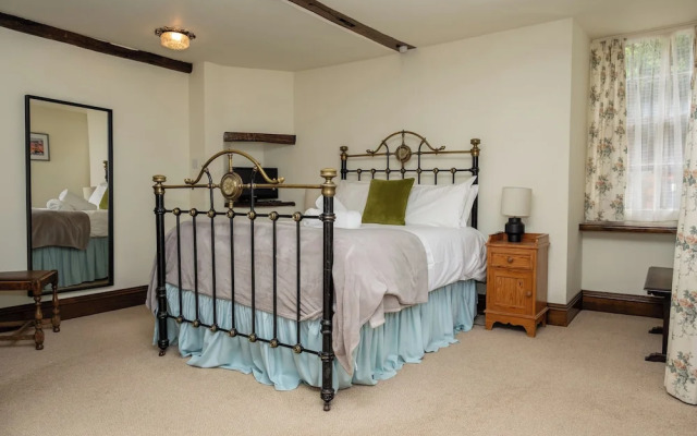 Watermouth Castle, South Court Apartment