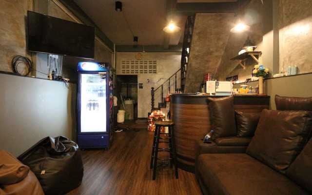 OYO 612 Hansa Hostel