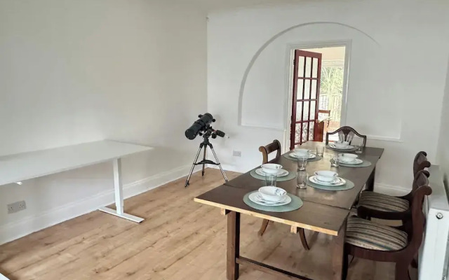Charming Luton Home for Families & Business Stays
