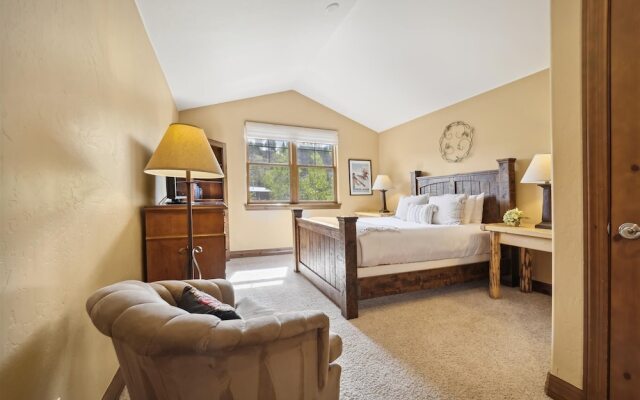 Highland Greens Comfort 3 Bedroom Townhouse by RedAwning