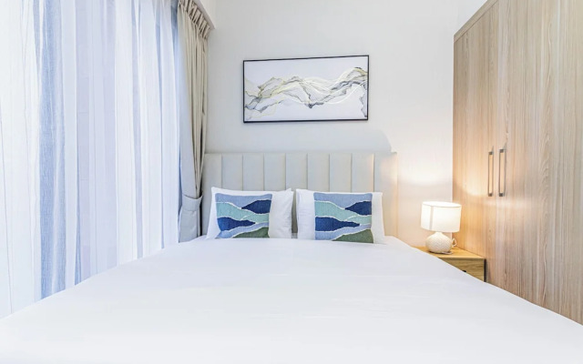 Luxurious 1BR Living in Azizi Riviera 39