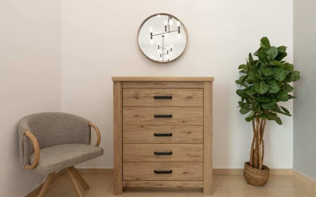 Homely Apt Steps Away to the Beach, JBR