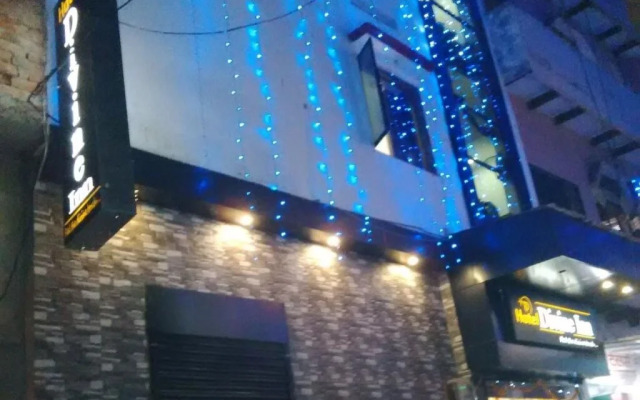 Hotel Divine Inn