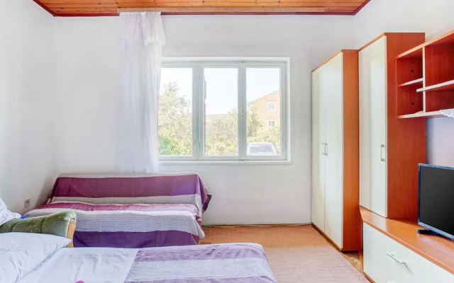 Simplistic Apartment in Šibenik near Sea Beach