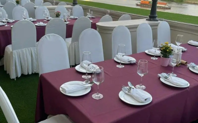 Riverside Hotel