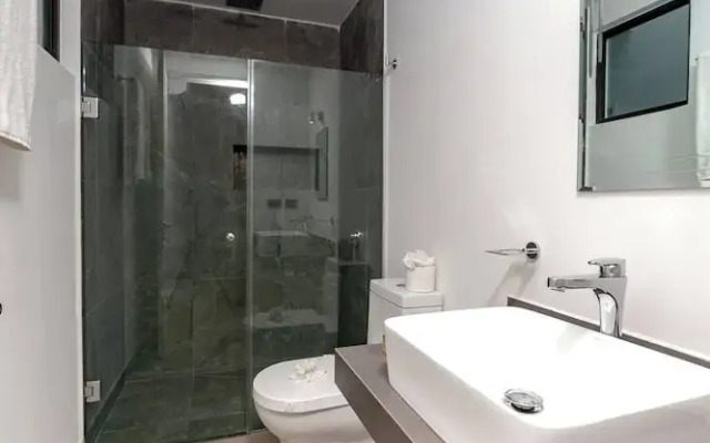 Comfortable, Spacious Penthouse- 2 Bedrooms- 7 People
