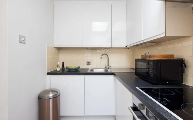 Richardsons Mews by Lime Street