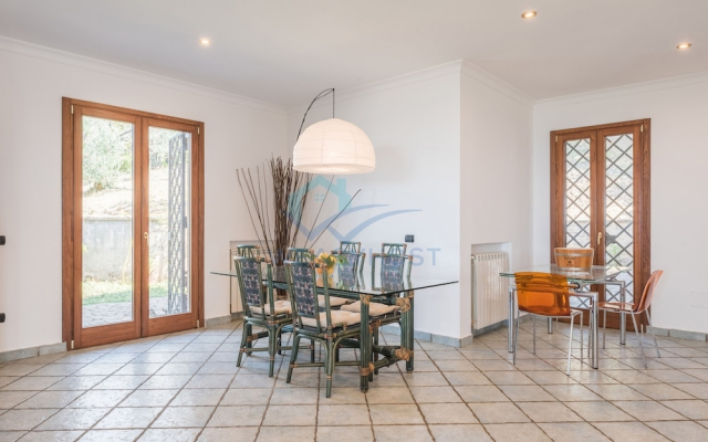 New Refined Villa Rayskaya In Monte Compatri