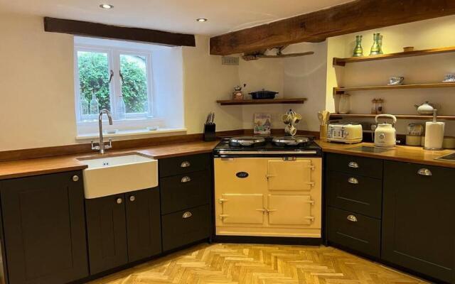 Stunning 4-bed Grade II House in the Lake District