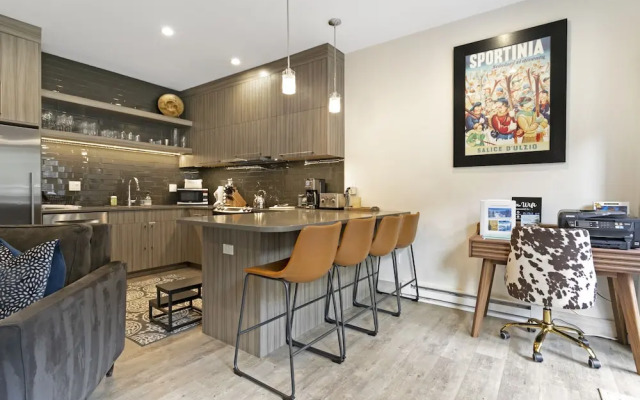 4192 Spruce Way 1 Bedroom Condo