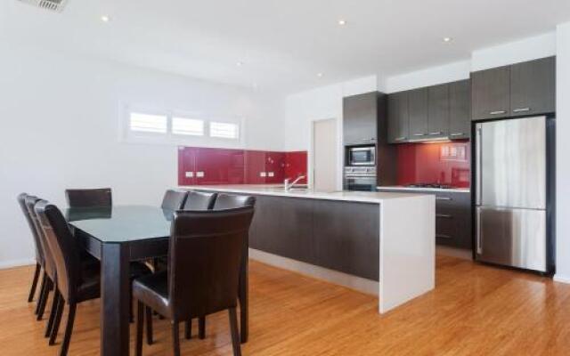 7 Judith Street - Stunning duplex with ducted air