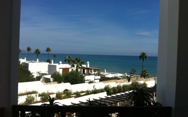 Marina Beach CHW Apartment