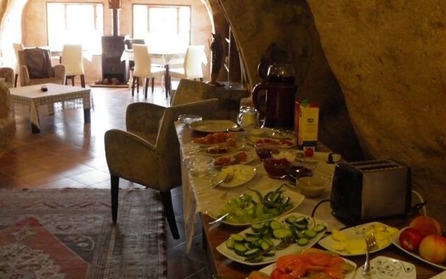 AkCave Suites and Resort