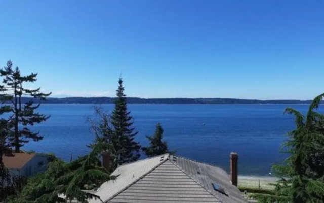 Sea Mist Waterfront Inn