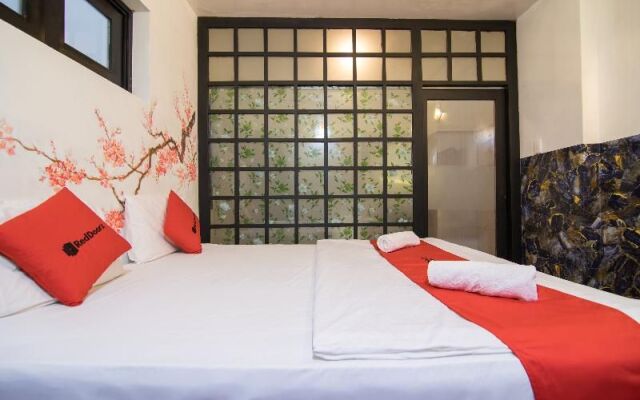 RedDoorz near Gia Dinh Church