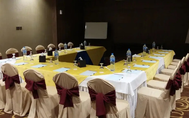 Ramee Guestline Hotel Qurum