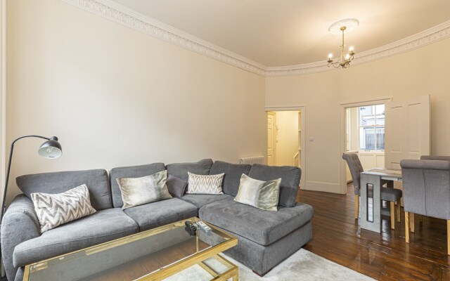 Altido Homely 2-Bed Flat W/ Private Courtyard In Bloomsbury