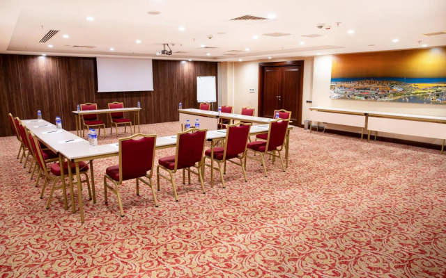Grand Aras Hotel & Suites