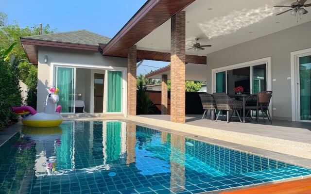 Private Villa with Pool near Laguna