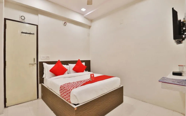 OYO 13598 Chandra Villas
