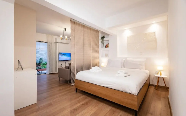 Quiet Apartment With a Garden at Exarcheia